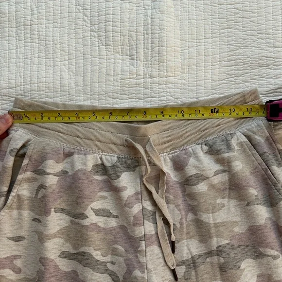 Old Navy Women's Beige Camouflage Joggers - Picture 5 of 6